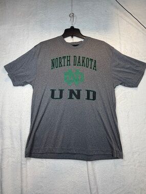 Colosseum NCAA North Dakota Fighting Hawks Mens Performance T-Shirt Size Large